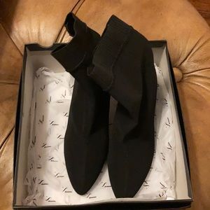 Vera Wang short, black, stretchy boots